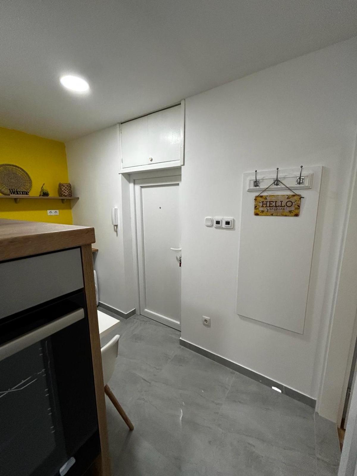Hello Sunshine Apartment